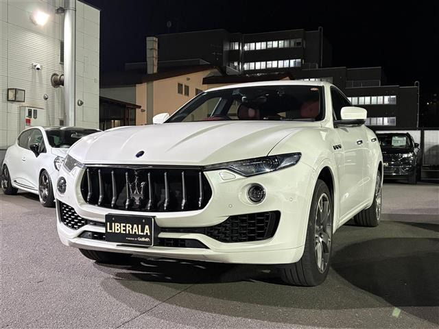 レヴァンテ 3.0 4WD 本革シート