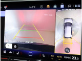 バックカメラ トラフィックアラートで苦手な駐車も楽々できます.