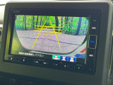 【バックカメラ】駐車時に後方がリアルタイム映像で確認できます。大型商業施設や立体駐車場での駐車時や、夜間のバック時に大活躍!運転スキルに関わらず、今や必須となった装備のひとつです!