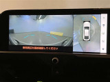 【パノラミックビューモニター&フロントビュー】見通しの悪い交差点やT字路などで車両前方と左右の状況確認をする為に車両上方と前方カメラからの映像を同時に表示するので周りがハッキリ確認でき安心です。