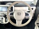 インテリアに合わせたデザインのステアリングは、運転される方のことも考え、運転しやすい形状、大きさです。是非一度、実際に触ってお確かめください。