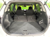 普段のお買い物や通勤、送迎等に十分な荷室スペースを確保しております。セカンドシートを倒すと、大きな荷物の積載も可能です♪
