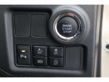 ■衝突回避支援機構■自動車に搭載したレーダーやカメラからの情報をコンピュータが解析し、運転者への警告やブレーキの補助操作などを行います。事故予防に!