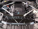 【BMWエンジン】革新的なガソリン・エンジン・テクノロジーによる高性能かつ高効率。レスポンスの良いパワーを発揮。常にスムーズな吸気を実現しアクセル開度にダイレクトに反応しドライビングを楽しく演出。