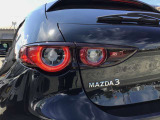 シャープなデザインのテールランプです。