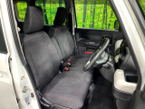 運転席まわりには十分なスペースがあり、大柄な方でもゆったり運転していただける環境です。