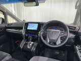 運転席まわりです。 各操作スイッチは使いやすい位置に配置されてます。