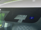 【三菱e-Assist】走行中に前方の車両等を認識し、衝突しそうな時は警報とブレーキで衝突回避と被害軽減をアシスト。より安全にドライブをお楽しみいただけます。