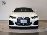 ☆BMWの代名詞とも言える【キドニーグリル】一目見ただけでBMW車であると認識できる確固たるアイコンとして存在感を放ちます☆