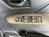 パワーウィンドウスイッチで運転席から全席の窓の開閉ができます♪