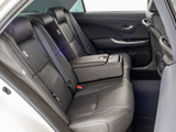 後席もVIP装備!後席センターコンソールの画像です!こちらのお車には、後席にもパワーシートが装備されています!更にオーディオなども後席から操作出来るなど豪華!ゲストに喜んで頂ける装備ですね!
