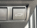 【パワーバックドア】スマートキーや運転席のボタンを押すだけでリアゲートが自動で開閉します!荷物を持っている時や、高い位置にあるバックドアを閉める際に便利な機能です♪