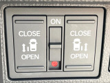 【両側パワースライドドア】スマートキーや運転席のスイッチで後席両側スライドドアの開閉が可能♪電動だから力を入れてドアを開ける必要が無く、小さなお子様でも簡単に開け閉めでき快適です♪