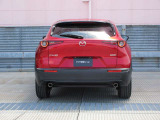 CX-30のエクステリアデザインは、明確なラインを使わず、面の動きのみで表現。アートとしての美しさと生命感を感じさせるデザインを創生しています