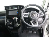足元広々な運転席