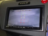 バックモニターも装備しております。バックギアに入れるとナビ画面に車の後方が映し出されます。これで後方確認も安心!