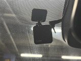【ドライブレコーダー】映像・音声などの運転中の記録を残します。事故などを起こした起こされた時の証拠になりえますので、もしも時でも安心ですね。