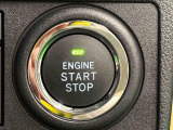 エンジン始動はプッシュスタートで楽々♪電子カードキーを携帯していれば、ブレーキを踏みながらボタンを押すだけで、エンジンの始動がスマートに行えます♪