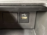 充電用USB端子付き。スマートフォンなどの充電に便利です。