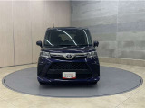 お車購入のポイントとなるフロントマスクです!シャープな目つきが印象的なデザインのヘッドランプです。