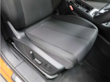 使用感がでやすい運転席側シートですがご覧のようにきれいな状態となっております。0078-6002-327008までお気軽にお問合せ下さい。