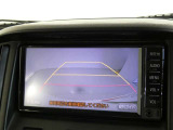 車庫入れの強い味方。後退時の死角をチェックするために便利です。