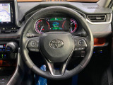 【純正革巻きステアリング】上質な革を使用することで、手にしっかり馴染みとても運転しやすいハンドルです♪