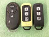 スマートキー付きですからドアロックの開閉およびエンジンスタートが楽々です。電動スライドドアの開け閉めもボタンで操作できます。加えて、純正リモコンエンジンスターター用の操作キーもついています。