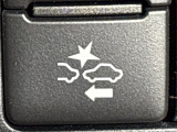 【衝突軽減ブレーキ(衝突軽減装置)】運転中に他のクルマとの衝突の危険をシステムが検知したとき、ブザーやブレーキが作動し、衝突被害軽減をサポートします!機能には限界があるためご注意ください。