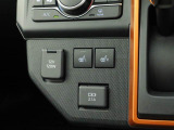 【シートヒーター】運転席と助手席をそれぞれ独立して操作できるため、座る人と室内温度にあわせた快適なシート温度が得られます♪