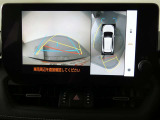 パノラミックビューモニター付きです。車両を上から見たような映像をディスプレイオーディオ画面に表示。運転席からの目視だけでは見にくい、車両周辺の状況をリアルタイムでしっかり確認できます。