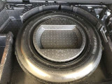 ラゲージスペースの下に、スペアタイヤと工具を装備!万が一の緊急時も安心です!