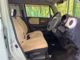 運転席シート廻りは使用感も少なく、良好な状態となっています。丁寧に使われていたことがよくわかりますね。