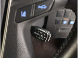 夜間走行でも安心のLEDへッッドライト搭載車です。とても明るく白い光で照らします。この装備も人気のアイテムですね