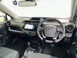 運転席まわりです。 各操作スイッチは使いやすい位置に配置されてます。