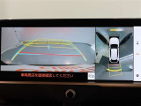 パノラミックビューモニター付きです。車両を上から見たような映像をモニター画面に表示。運転席からの目視では見にくい、車両周辺の状況をリアルタイムでしっかり確認できます。