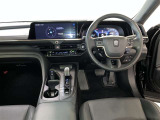 運転席周りのレイアウトをご覧ください。ナビゲーションが綺麗に装着されすっきり収まってますね!