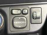 【電動格納ミラー】サイドミラーは電動格納式となっており、狭い駐車場でもキズがつくリスクを抑えられます。