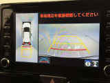 後方の見える安心をお届けするバックガイドモニター付:バックするときのアシストラインもあって楽々バック!車庫入れや縦列駐車をサポートし、苦手な駐車も安心です!今やもう手放せない装備ですネ♪