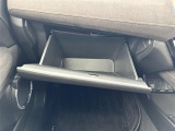 【グローブボックス】大容量のグローブボックスです!!車検証ケース他、日頃使う小物類の収納スペースもたくさんあります!