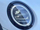 ●LEDヘッドライト:夜間走行時も良好な視界を確保し安心して運転できる高輝度LEDヘッドライトを装備!点灯速度が早く、消費電力も抑えられています。