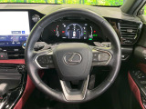 【純正革巻きステアリング】上質な革を使用することで、手にしっかり馴染みとても運転しやすいハンドルです♪