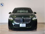 BMW代表的な特徴のキドニーグリル。BMWのすべてのモデルに採用され、BMWらしさを強調しております。