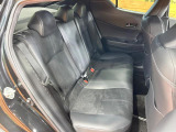後部座席も気になるようなキズ・汚れやへたり等、大きなダメージはなく、良好な状態です。