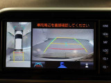 パノラミックビューモニター付きです。車両を上から見たような映像をモニター画面に表示。運転席からの目視では見にくい、車両周辺の状況をリアルタイムでしっかり確認できます。