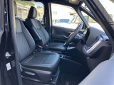 運転席・助手席です