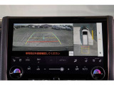 【パノラミックビューモニター】 後退時に車両の後ろ側を表示するだけでなく上から見たような映像で車庫入れなどバックする際に安心です。