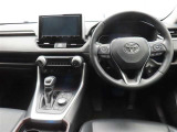 ぜひ展示車の運転席に座ってみてください。
