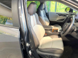 運転席シート廻りは使用感も少なく、良好な状態となっています。前オーナー様が丁寧に使っていたことがよくわかりますね。