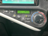 【オートエアコン】一度お好みの温度に設定すれば、車内の温度を検知し風量や温度を自動で調整。暑い&hellip;寒い&hellip;と何度もスイッチ操作をする必要はありません。快適な車内空間には必須の機能ですね♪